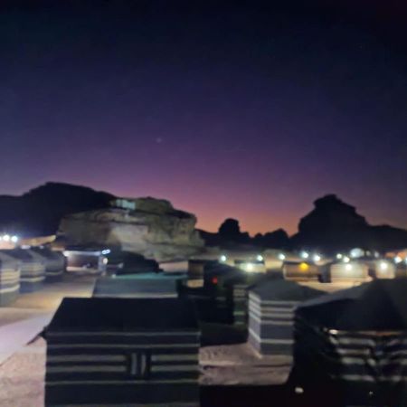Hotel Mozoon camp Wadi Rum Esterno foto