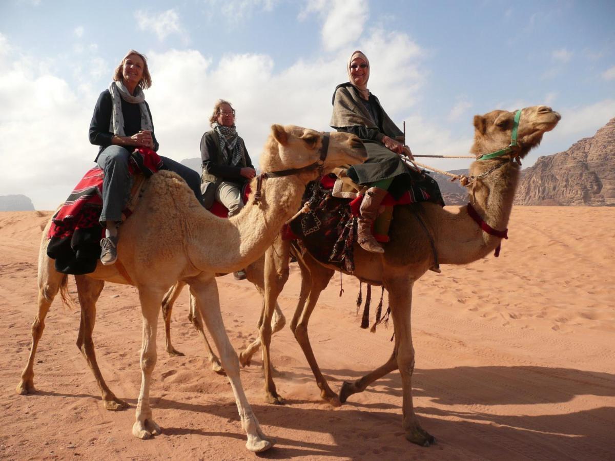 Hotel Mozoon camp Wadi Rum Esterno foto