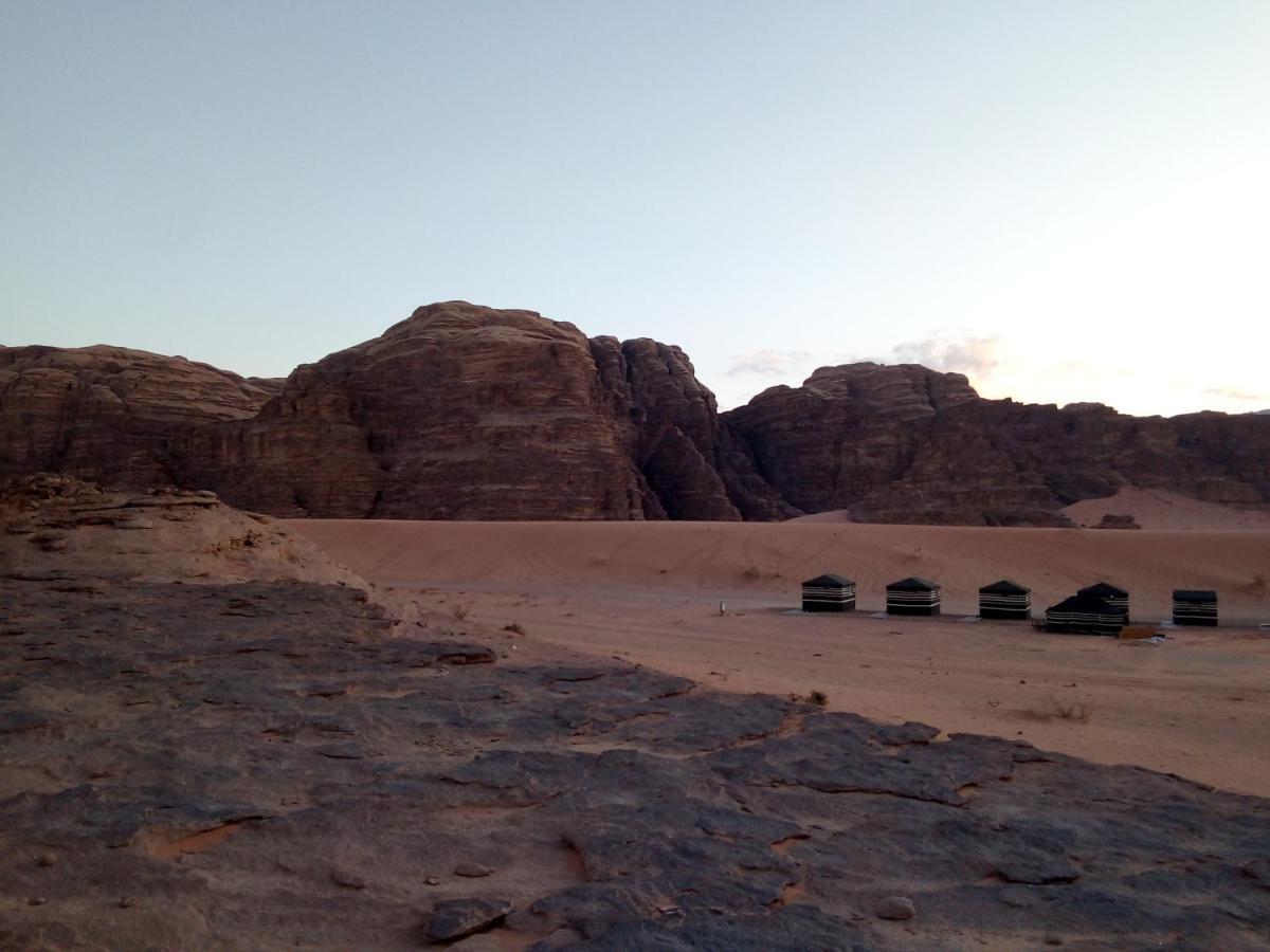 Hotel Mozoon camp Wadi Rum Esterno foto