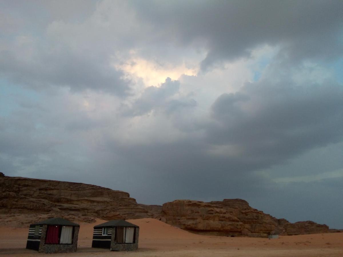 Hotel Mozoon camp Wadi Rum Esterno foto