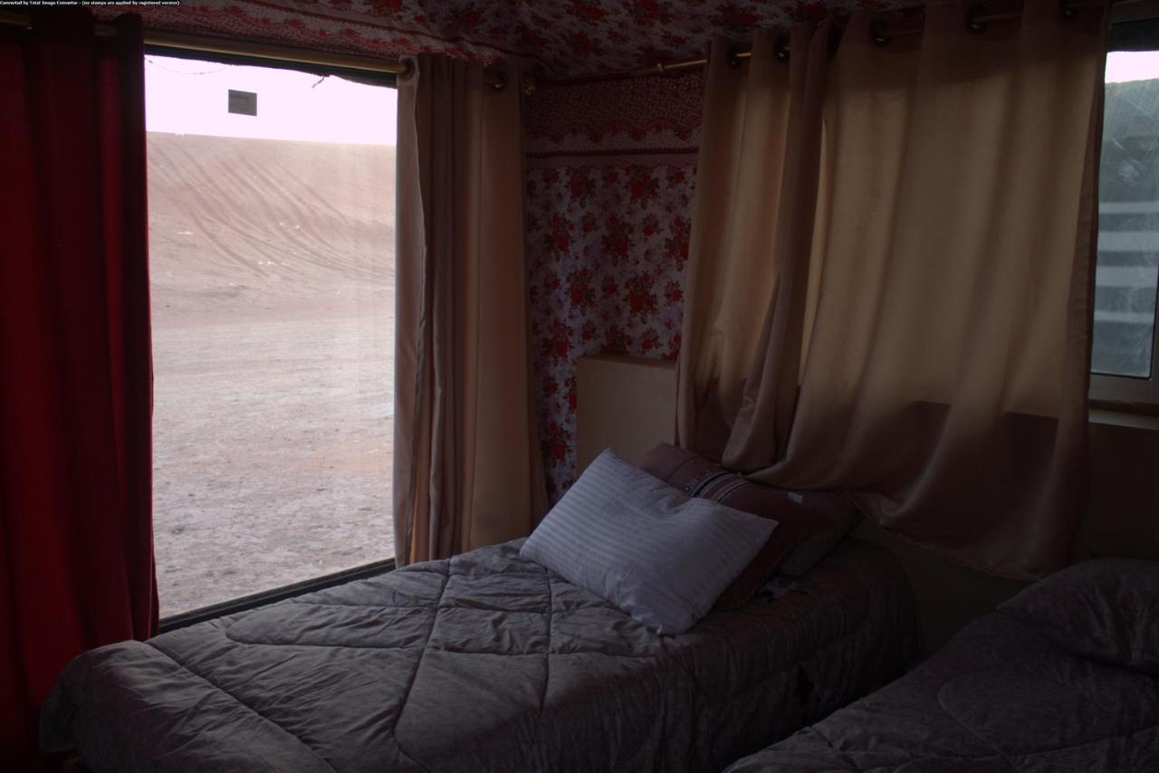 Hotel Mozoon camp Wadi Rum Esterno foto