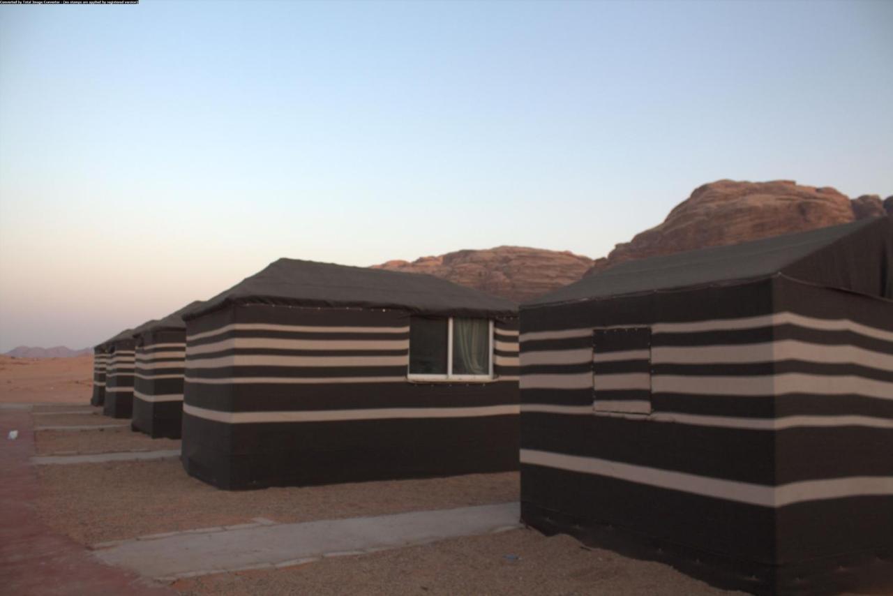 Hotel Mozoon camp Wadi Rum Esterno foto