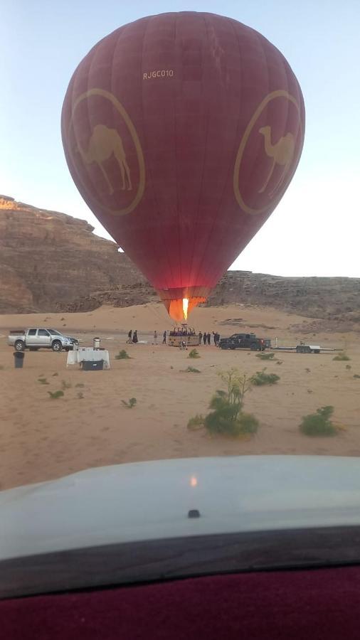 Hotel Mozoon camp Wadi Rum Esterno foto